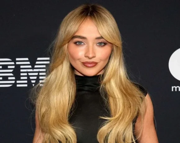 Sabrina Carpenter Complete Height And Weight Information